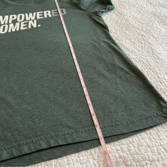 ✨ Empowered Women Empower Women Green Shirt Medium - Picture 7 of 7